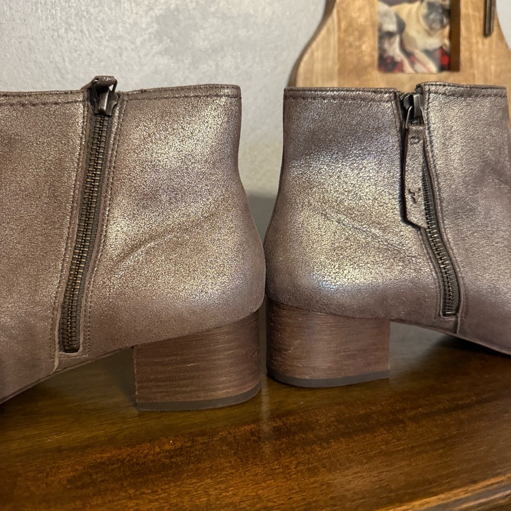 Trask Women’s Metallic Pewter Vivian Suede Ankle Booties Size 8.5 - Picture 11 of 12